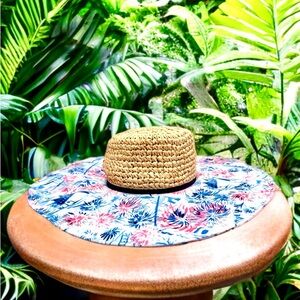 Lilly Pulitzer Beach Hat in Sea to Shining Sea
One Size